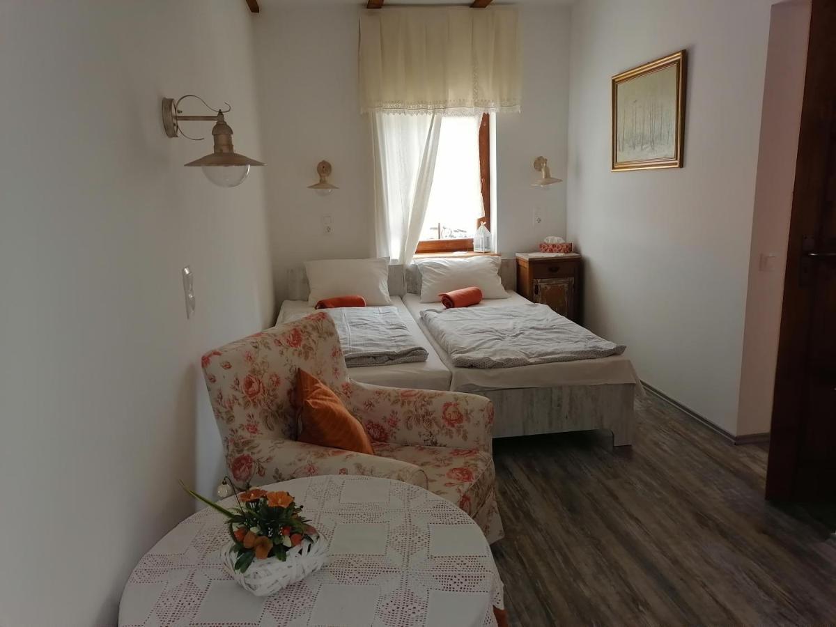 Hotel Mives Vendeghaz Pogány Exterior foto