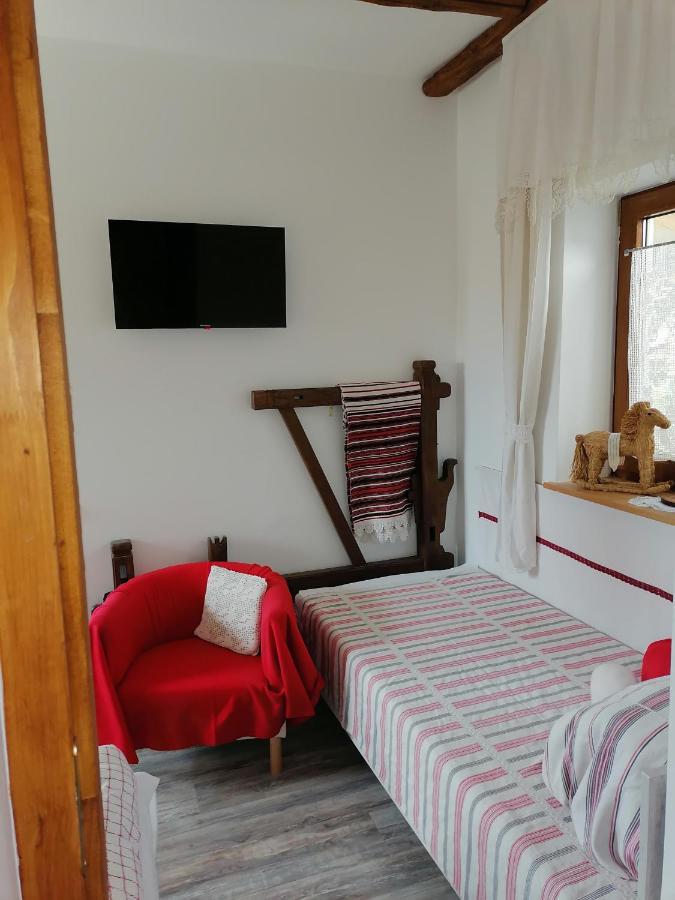 Hotel Mives Vendeghaz Pogány Exterior foto