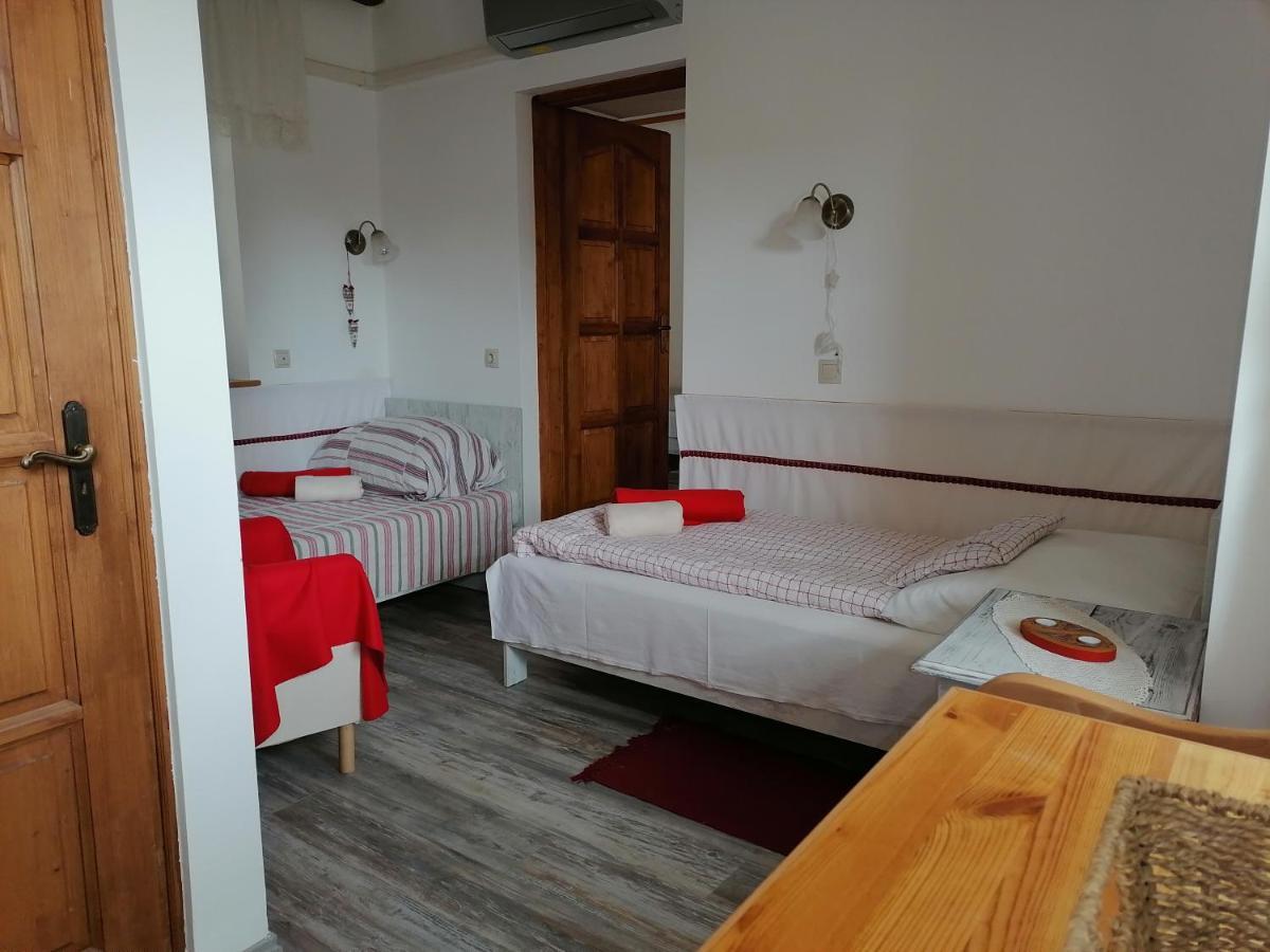 Hotel Mives Vendeghaz Pogány Exterior foto